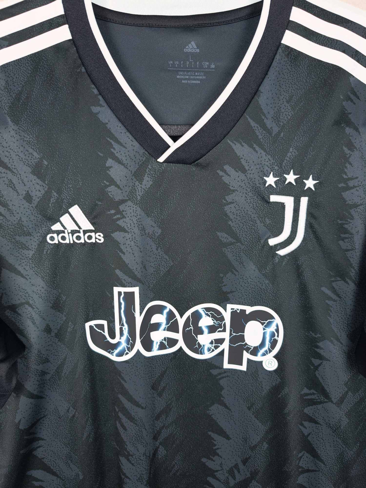 2022-23 Juventus Away Shirt - detailed view