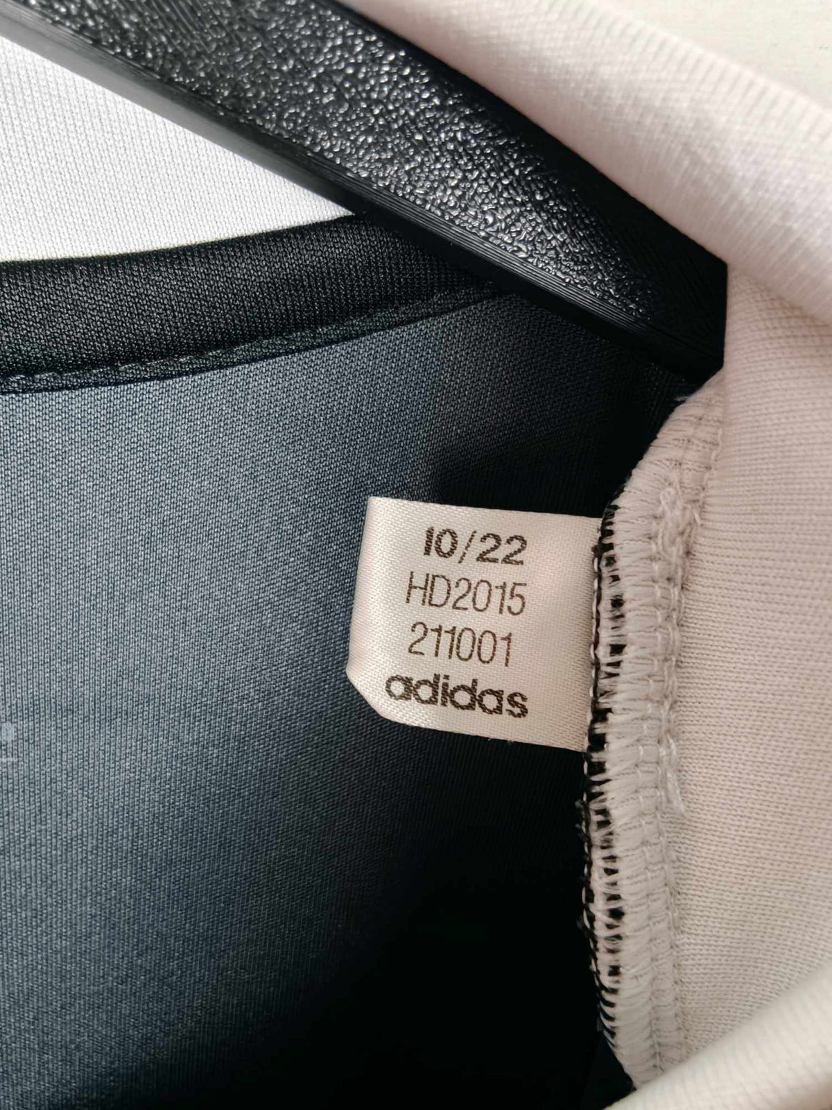 2022-23 Juventus Away Shirt - detailed view