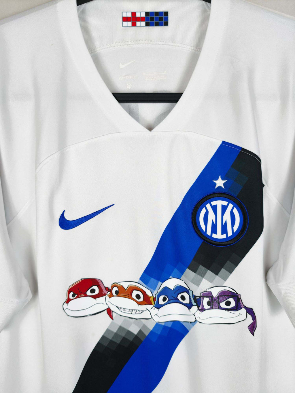 2023-24 Inter Milan Away Shirt Bastoni #95 - detailed view