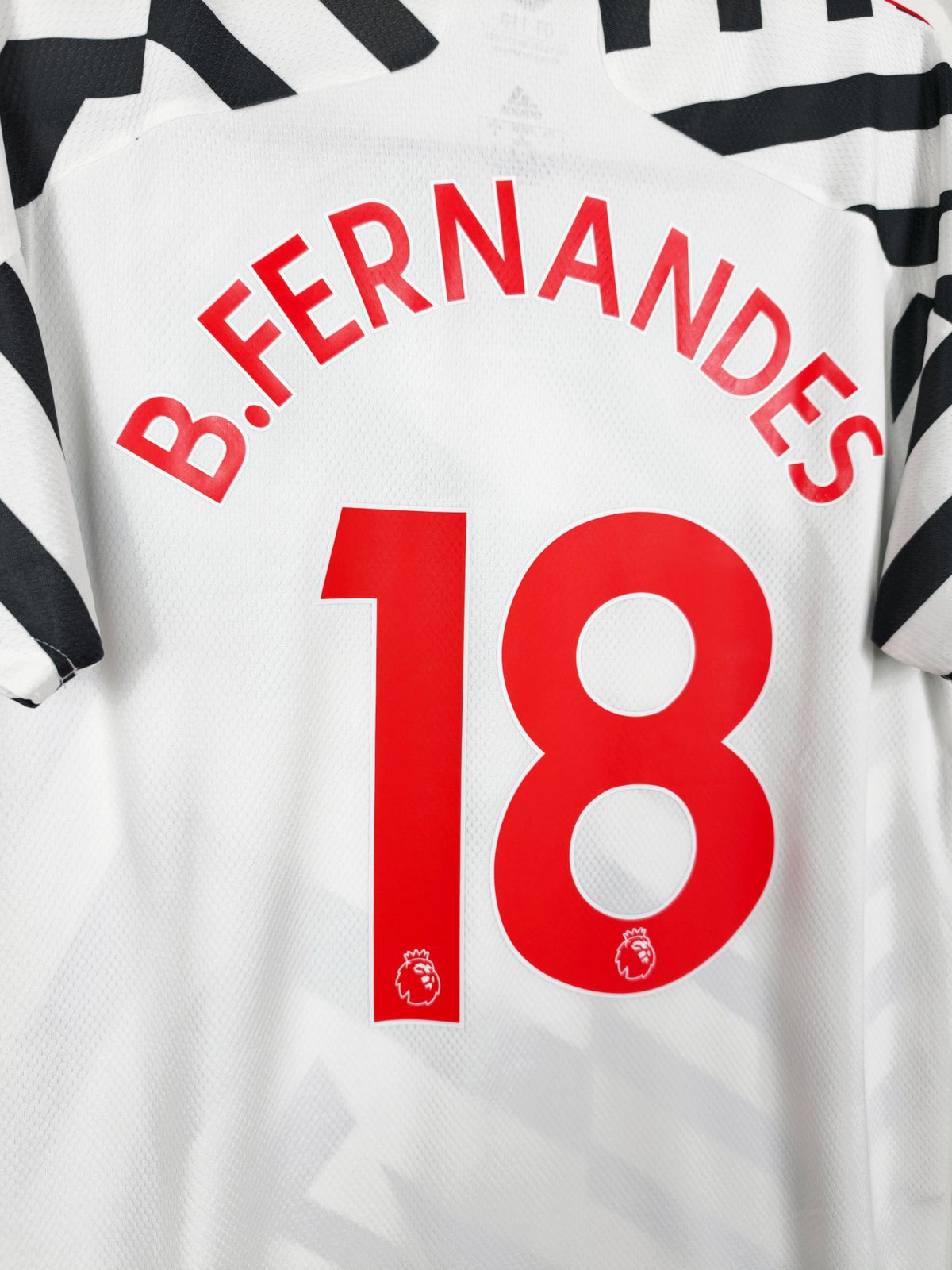 2020-21 Manchester United Third Shirt B. Fernandes #18 - detailed view