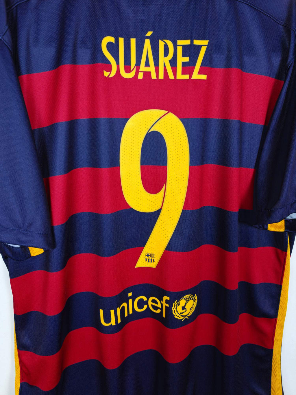 2015-16 Barcelona Home Shirt Suárez #9 - detailed view