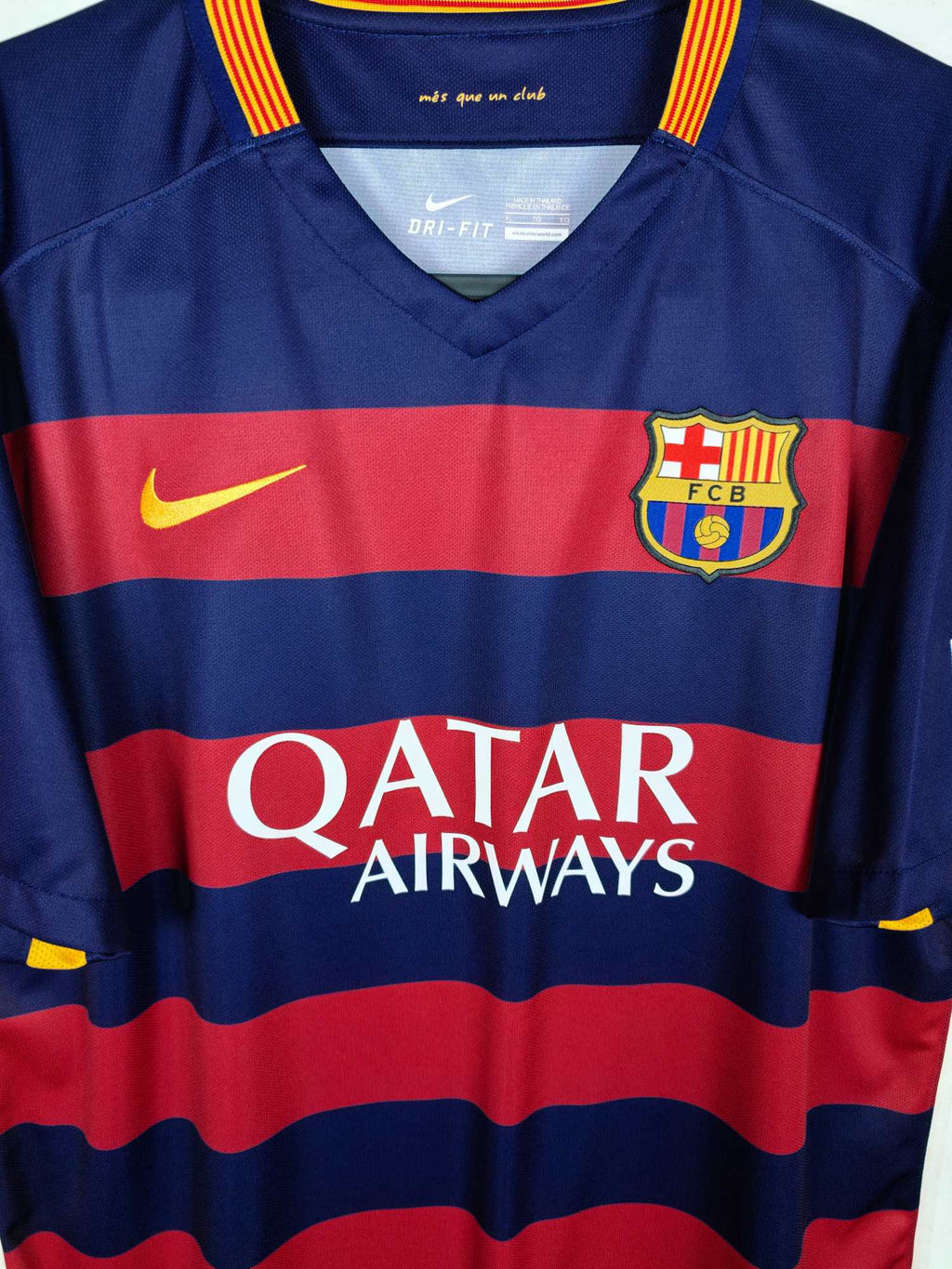2015-16 Barcelona Home Shirt Suárez #9 - detailed view