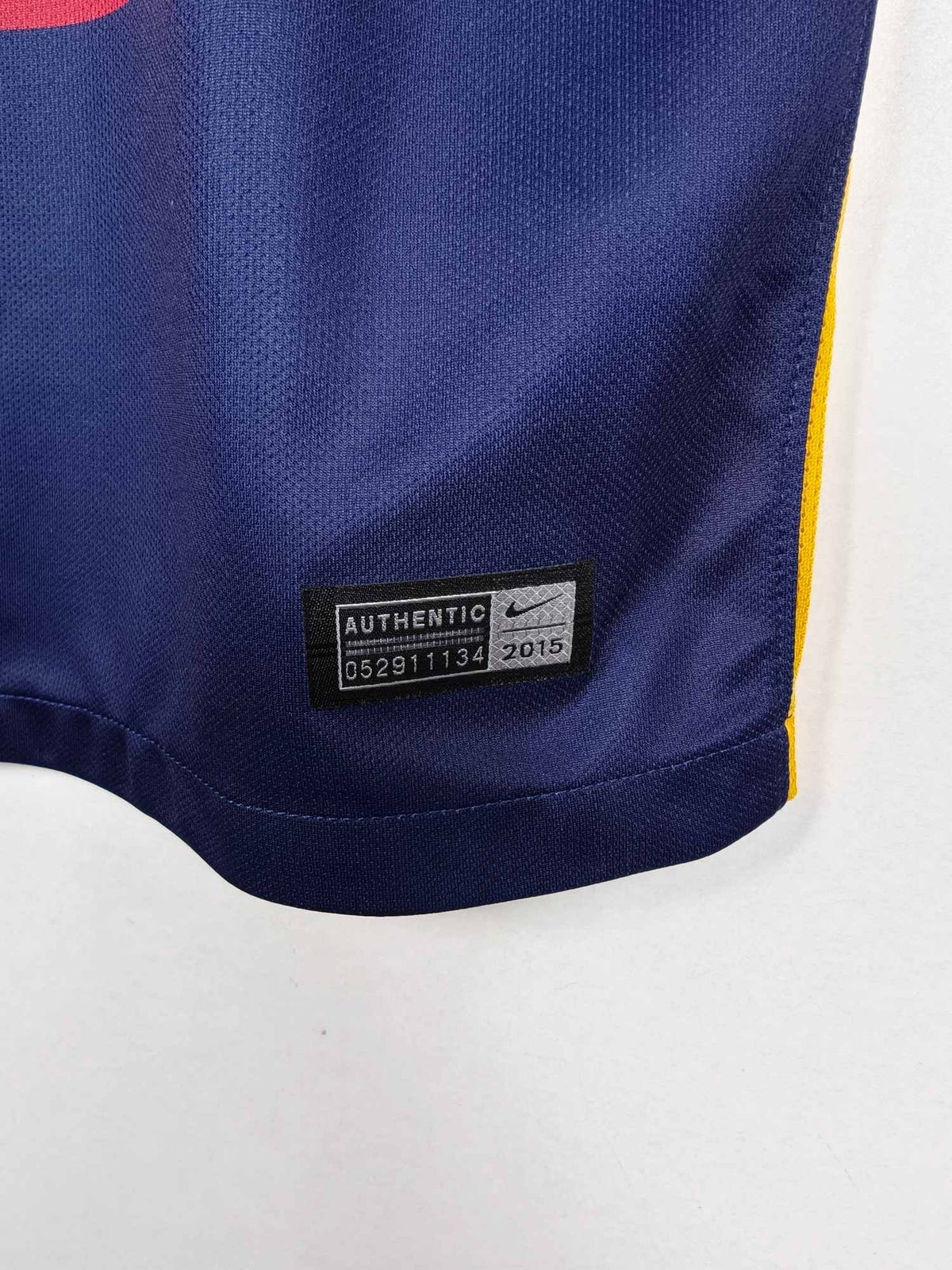 2015-16 Barcelona Home Shirt Suárez #9 - detailed view