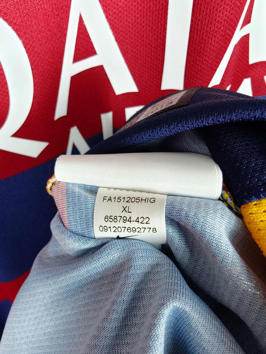 2015-16 Barcelona Home Shirt Suárez #9 - detailed view