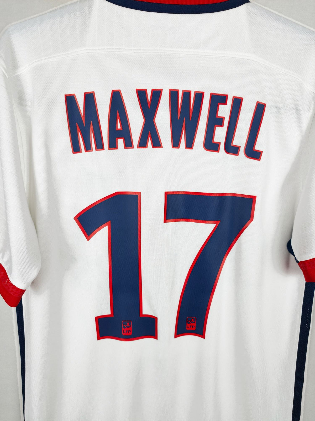 2015-16 Paris Saint-Germain Away Shirt Maxwell #17