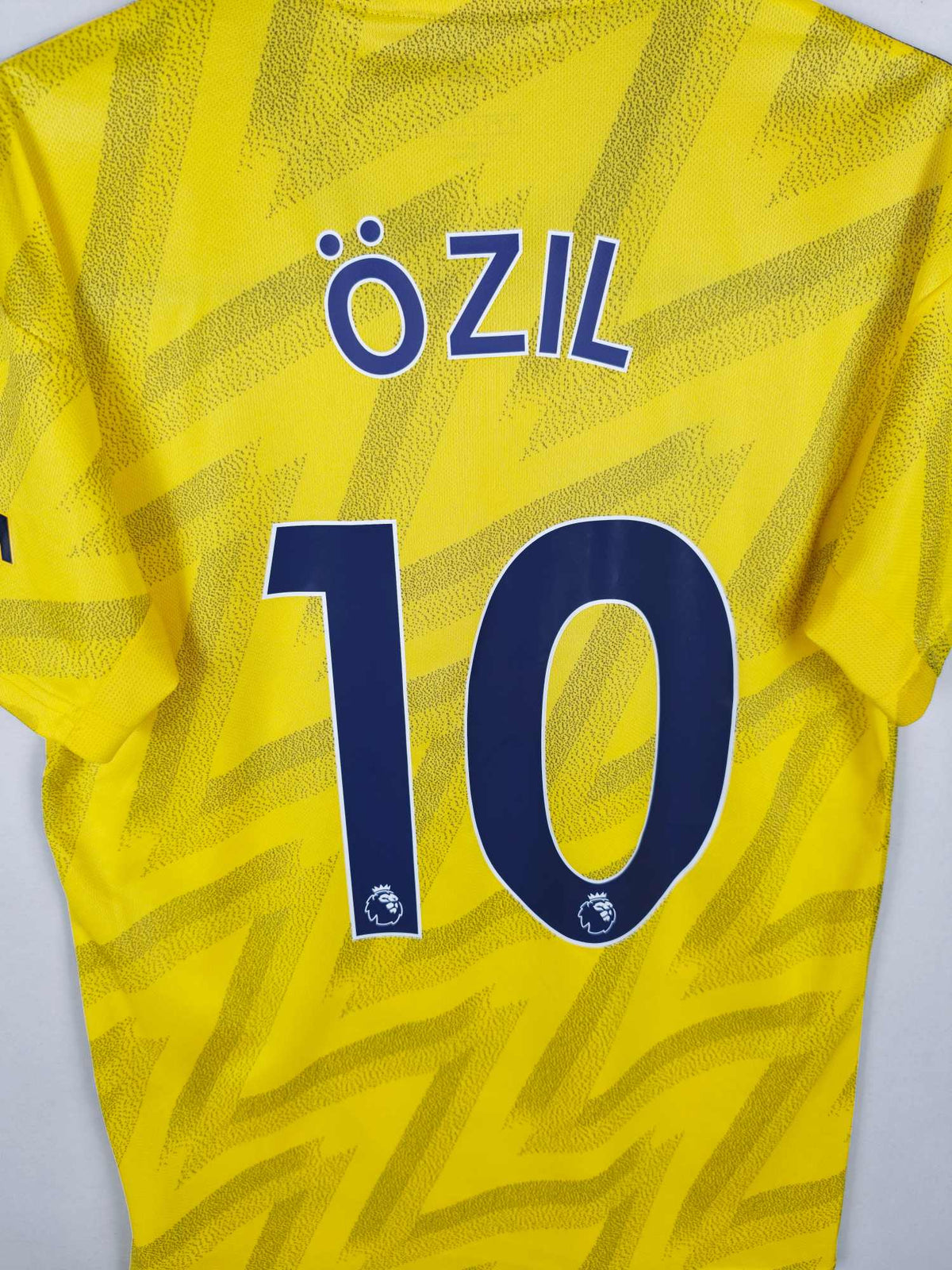 2019-20 Arsenal Away Shirt Özil #10