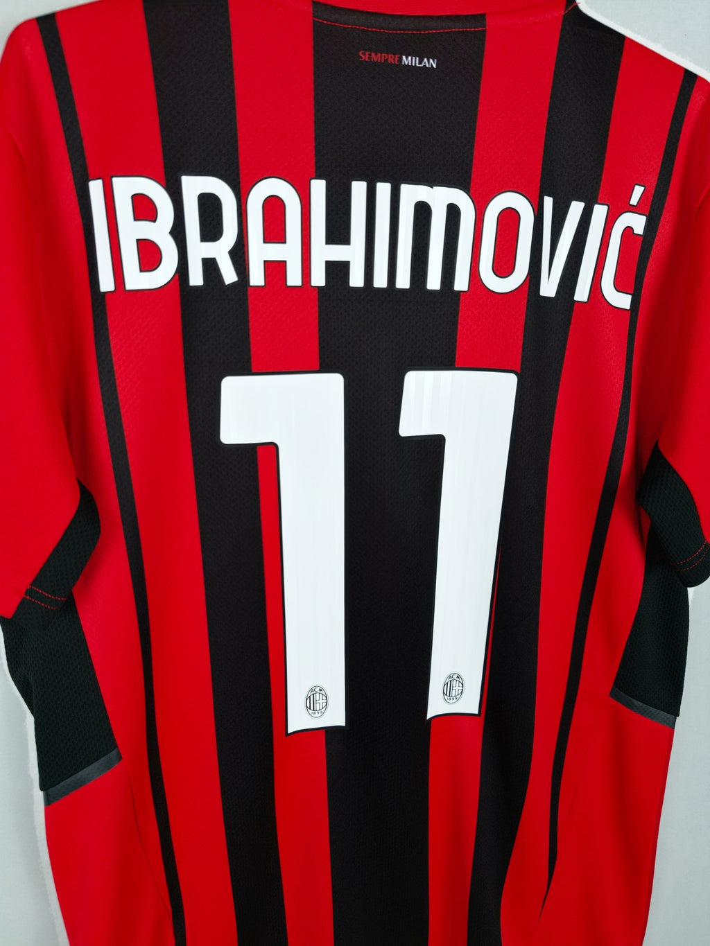 2021-22 AC Milan Home Shirt Ibrahimović #11