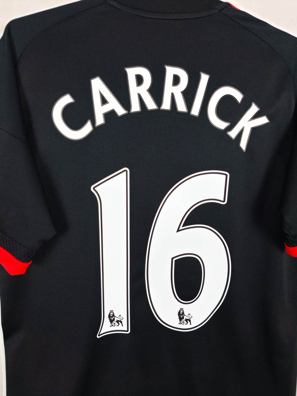 2015-16 Manchester United Third Shirt Carrick #16
