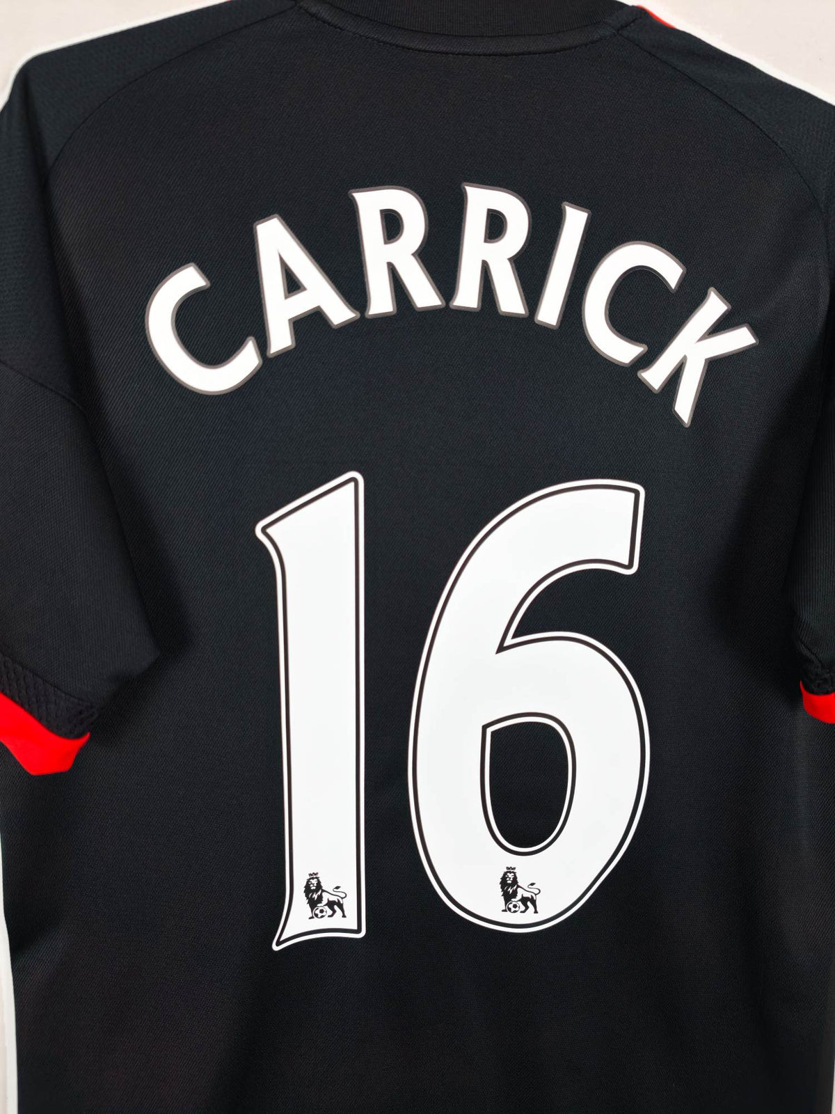 2015-16 Manchester United Third Shirt Carrick #16